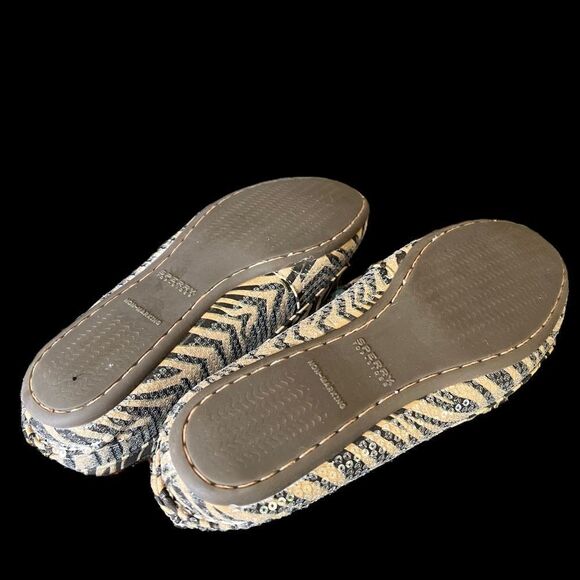 Sperry Topsider Tiger Print Mocassins with tie and sequin detail size 7 w/6.5fit - Picture 6 of 11